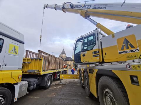 La « nouvelle » passerelle qui dessert le GR à L’Hôpital-Saint-Blaise a été posée ce mercredi 13 novembre.
