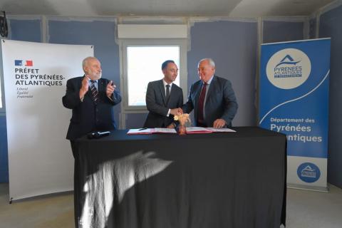 Signature Plan départemental Habitat à Boucau