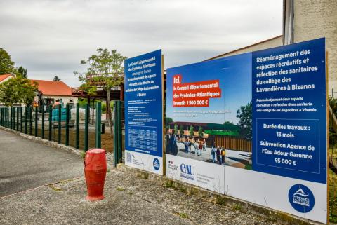 Restructuration des toilettes et création d&#039;un préau au collège des Lavandières