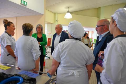 Rentrée scolaire collège de Morlaàs avec le personnel de restauration