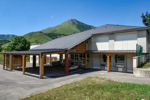 Façade côté cour du collège d&#039;Aspe de Bedous