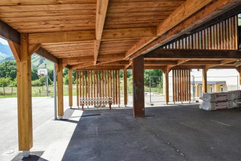 Préau en bois du collège d&#039;Aspe de Bedous