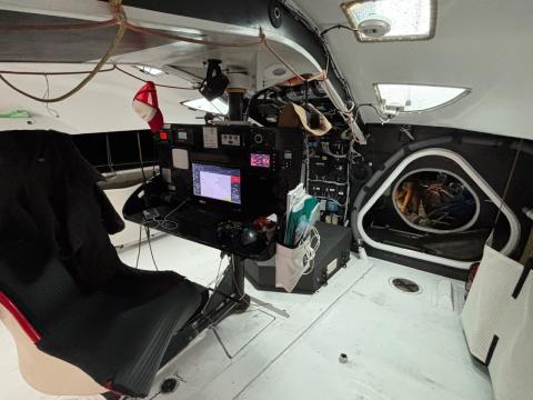 En route pour le Vendée Globe - intérieur du bateau de Baramy